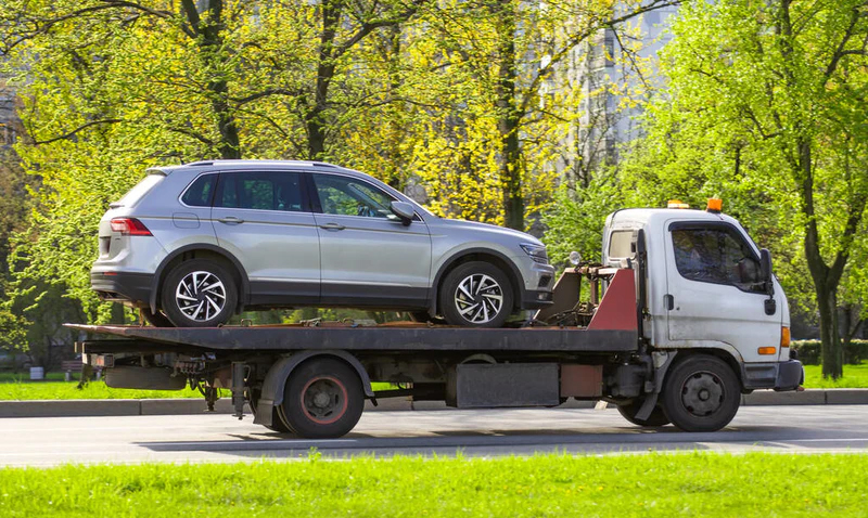省内短驳遇难题,如何解决“最后一公里”运输? 省内短驳运输作为物流体系的重要组成部分,扮演着连接货物中转站与最终配送点的关键角色。然而,随着电商发展和消费需求升级,传统的短驳运输模式面临着诸多挑战,如何提高配送效率、降低运输成本,成为了许多企业关注的焦点。本文将深入探讨省内短驳运输所面临的难题,并分析不同解决方案的优劣,为企业提供有效参考。